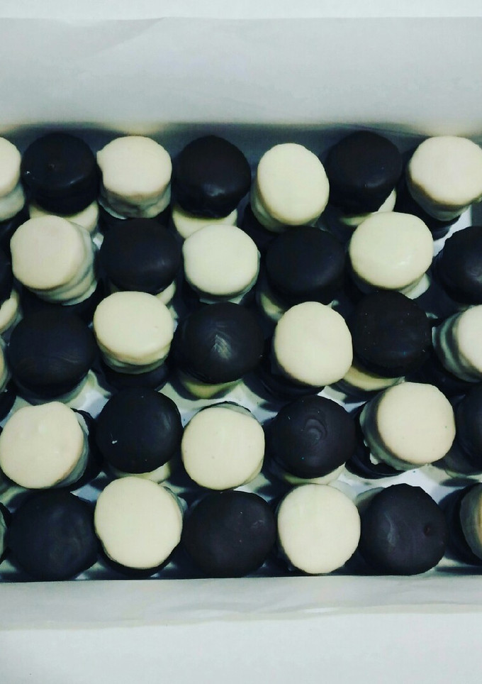 Una foto de Alfajores bañados