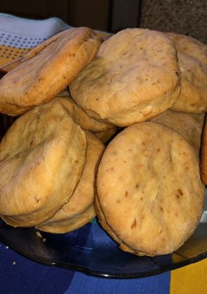 Una foto de Scones o galletitas de queso y ajo💕