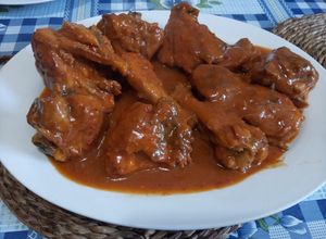 Una foto de Pollo de corral guisado