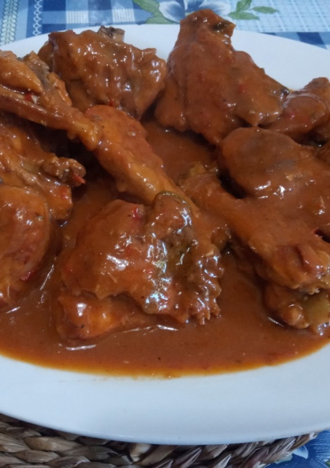 Una foto de Pollo de corral guisado