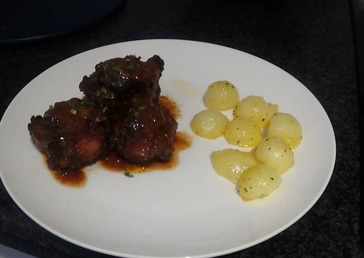Rabo de toro estofado