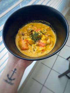 Una foto de Cazuela de mariscos en leche de coco🍤🦪