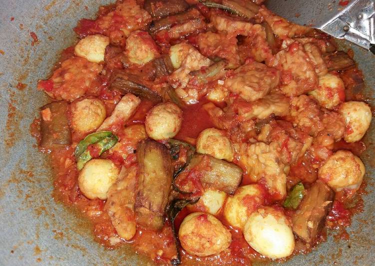 Balado telur puyuh,tempe,terong
