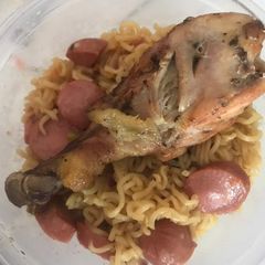 A picture of Noodles.