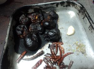 Una foto de Salsa negra de jitomate quemado las Correa