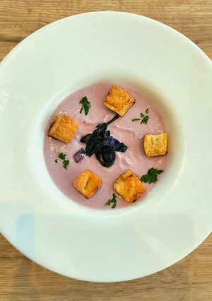 Foto di Vellutata di cavolo rosso e crostini aromatizzati alla paprika