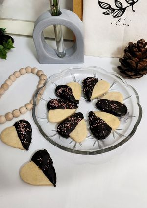 عکسی از دستور بیسکوییت قلبی شکلاتی