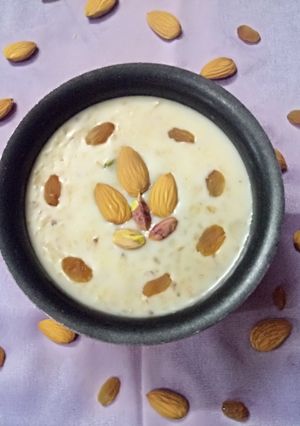 A picture of Dalia kheer (broken wheat kheer).