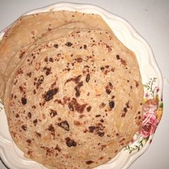 A picture of Chapati with lemon,ginger and carrots.