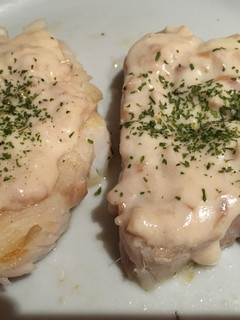 Una foto de Rodajas de merluza en salsa de ajo