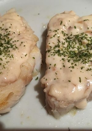 Una foto de Rodajas de merluza en salsa de ajo