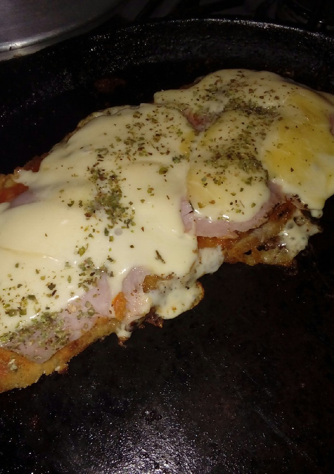 Una foto de Milanesa napolitana a la plancha.!