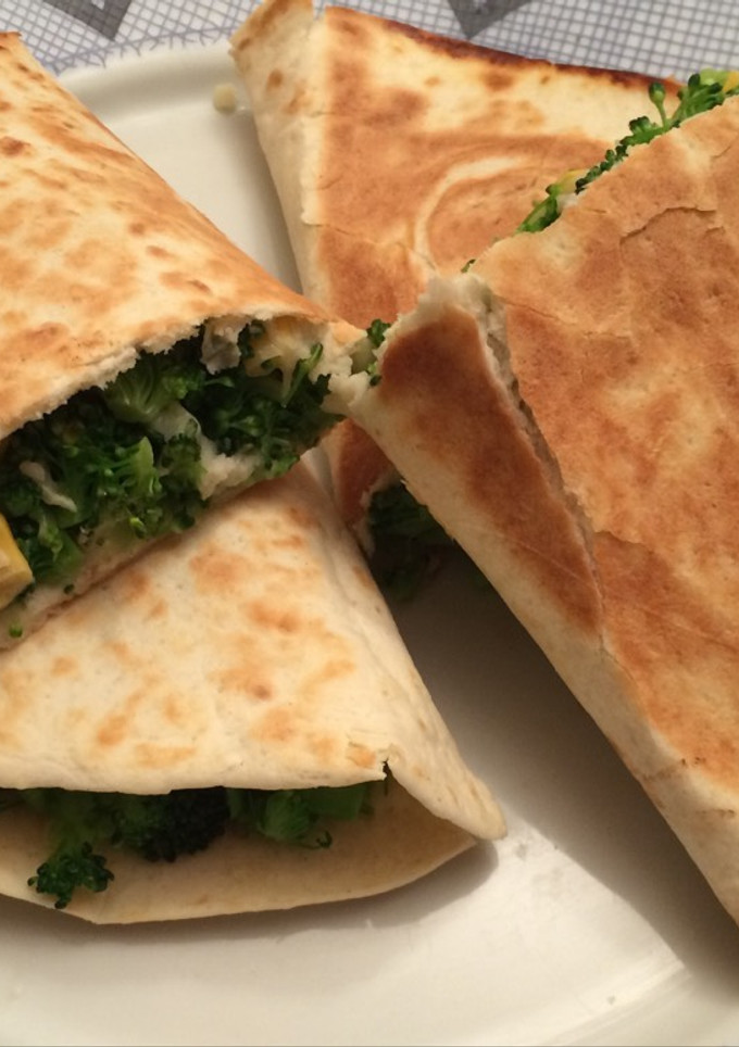 Una foto de Quesadillas de brócoli