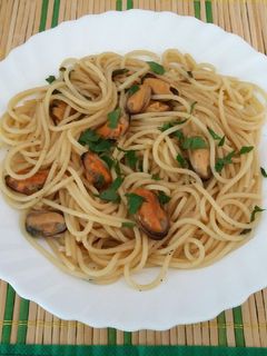 Foto di Spaghetti con le cozze in bianco