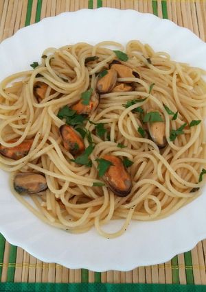 Foto di Spaghetti con le cozze in bianco