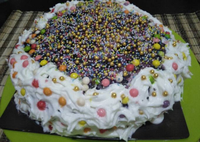 Black Forrest Panggang Base Birthday Cake - cookandrecipe.com