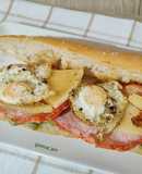 Bocadillo de lomo adobado con habitas y huevos de codorniz