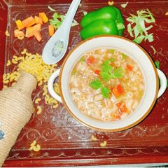 A picture of Veg macaroni soup.