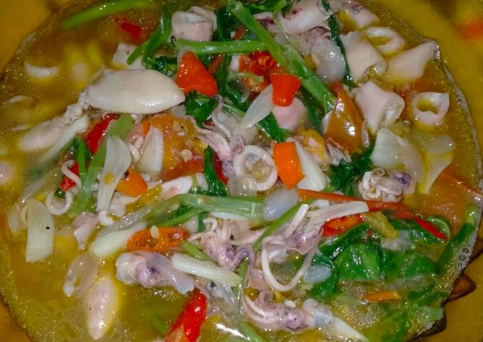 Resep Tumis kangkung cumi asin saus tiram yang Enak