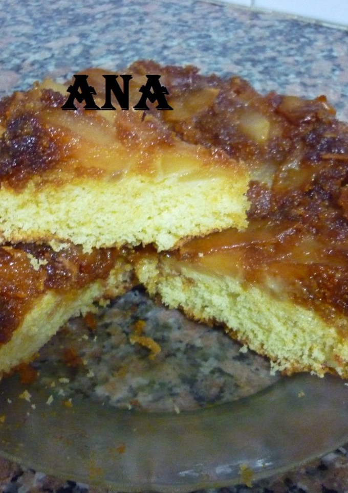Una foto de Bizcochuelo de manzana invertido