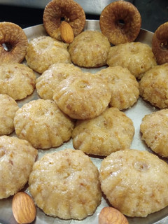 અંજીર માવા ના લાડુ(anjir mava na ladu recipe in gujarati) રેસીપી મુખ્ય ફોટો