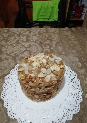 Una foto de Mini torta hojarasca manjar almendra y nueces