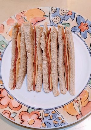 A picture of Spam & Cheese Sandwich.