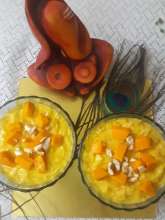 आंबा शेवई खीर (amba sevai kheer recipe in marathi) रेसिपी चे मुख्य फोटो