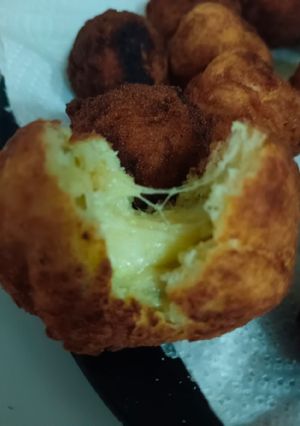 Una foto de Bolitas de calabacín y queso