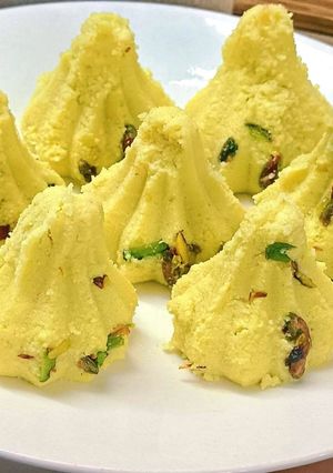 A picture of Ras Malai Modak.