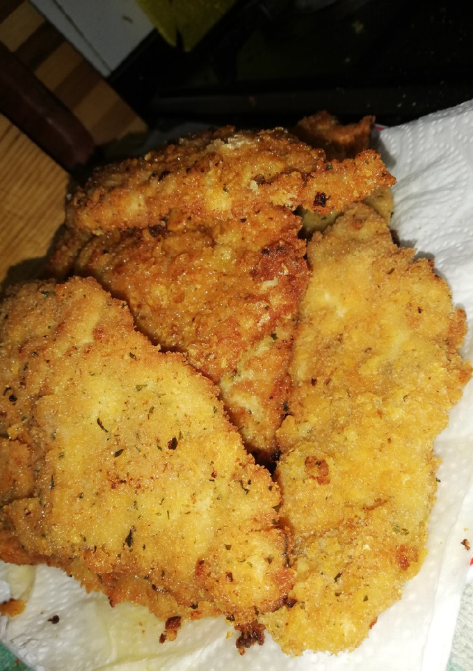 Una foto de Filetes empanados con Doritos✨