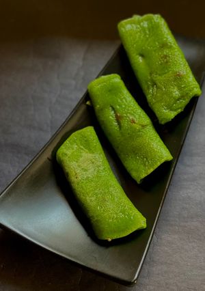 A picture of Patishapta with a spinach purée.