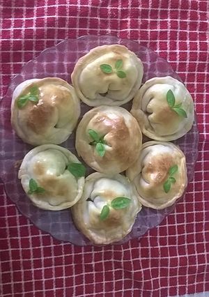 Una foto de Empanadas caprese