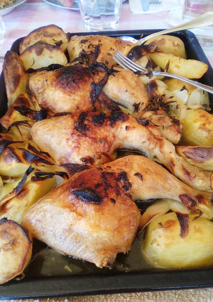 Una foto de Muslos de pollo al horno