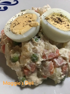 Una foto de Ensaladilla Rusa con huevo