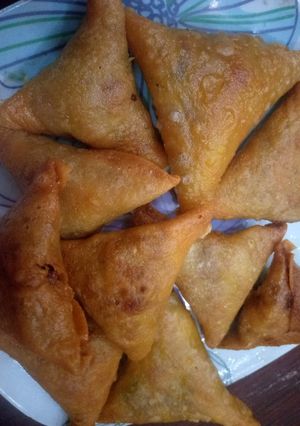 A picture of Chicken samosa.