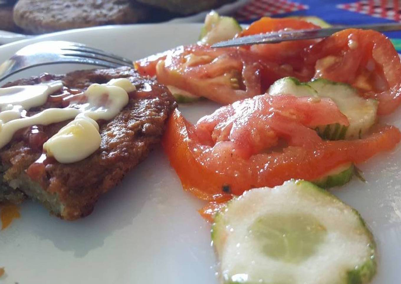 Hamburguesa de lenteja, arroz y verduras