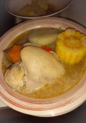 Una foto de Cazuela de ave/pollo chilena para 6 personas