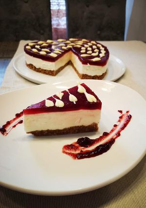 O poză a rețetei Cheesecake cu jeleu de fructe de pădure.