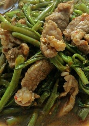 รูปของ ผัดพริกแกงผักบุ้งหมูติดมัน
