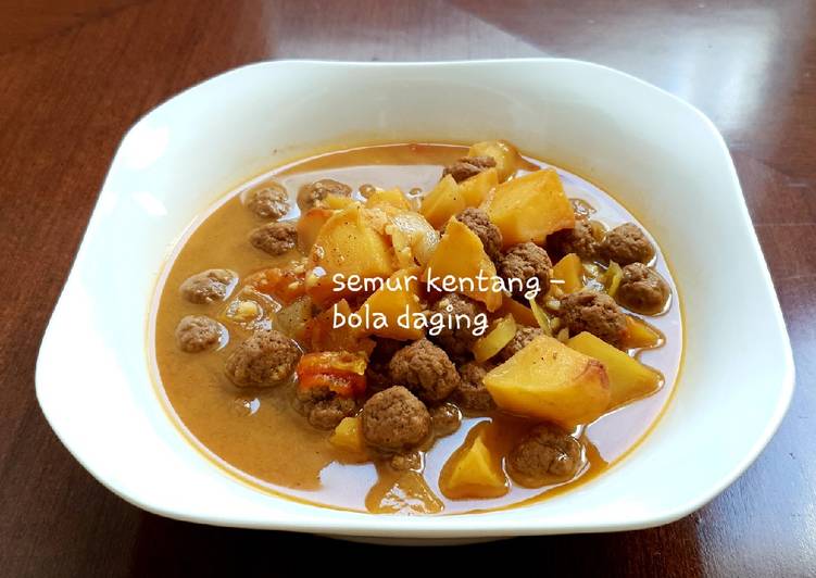 Resep Semur Kentang Bola Daging, Sempurna