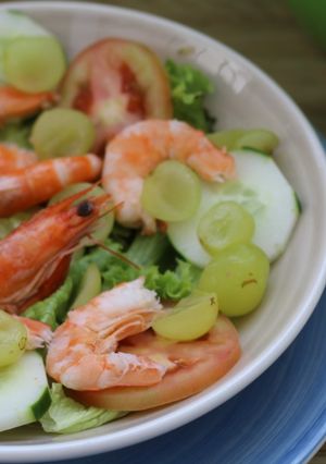 Foto de Salada verde com camarão
