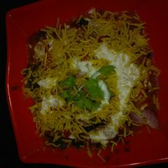 A picture of Chole tikki chaat.