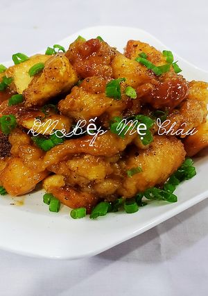 Hình của món Ức gà chiên sốt tắc.