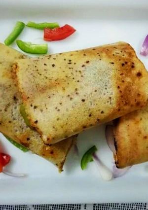 चाइनीस वेज डोसा रोल (Chinese veg dosa roll recipe in hindi) रेसिपी मुख्य फोटो