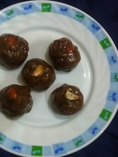 बनाना हलवा लाडू (banana halwa ladoo recipe in marathi) रेसिपी चे मुख्य फोटो