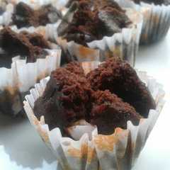 รูปของ Eggless Choco Steamed Cake (Bolu Kukus Cokelat)