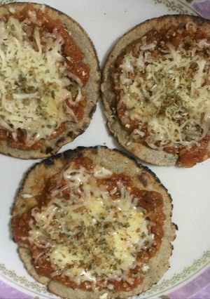 A picture of Rajasthani Bhakri pizza 🍕.