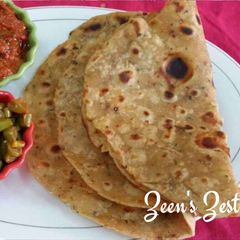 A picture of Jowar and Wheat Masala Chapatis.