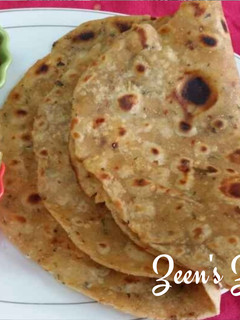 A picture of Jowar and Wheat Masala Chapatis.
